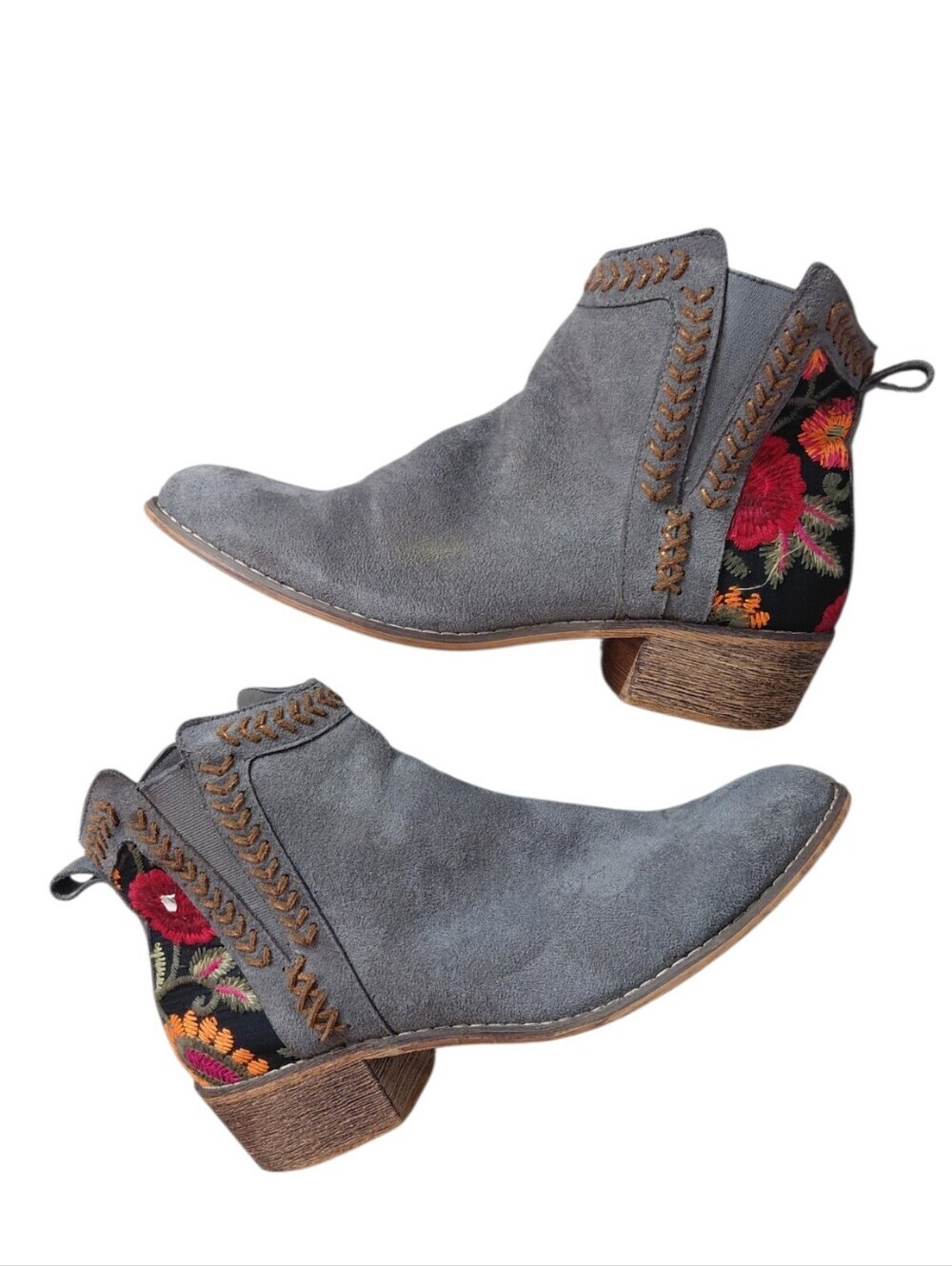 Tiara Topa Gray Suede Ankle Boots with Size 7.5 Floral Embroidered Booties